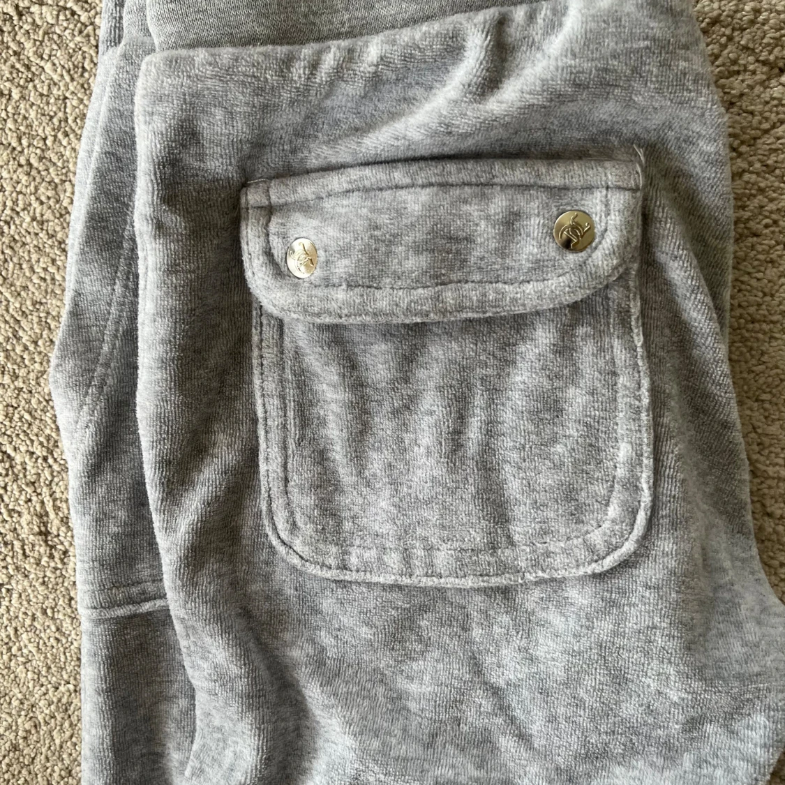 Grå juicy couture byxor - 91