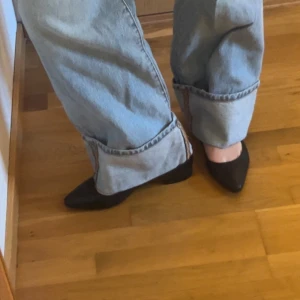 Ballerina skor - Sååå fina ballerina skor, kommer bara inte till användning. Jag har köpt dem second hand för 200kr och har aldrig använt dem, men de är slitna sedan innan (se sista bilden)