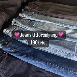 Jeans - Nu säljer jag ut alla mina jeans. Det är allt från midwaist till low-waist till highwaist och olika modeller. Skriv privat för bilder på enskilda jeans/storlekar🥰