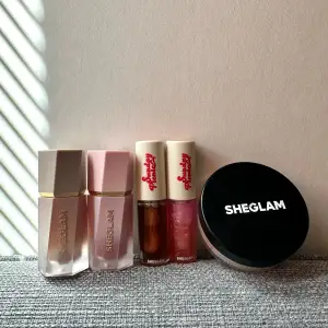 Liquid bronzer, blush, löspuder och två läppoljor från Sheglam🤍