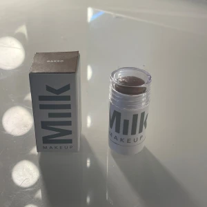 Milk bronzer - Säljer min oanvända milk bronzer för har två i färgen baked ❤️ aldrig använd, original pris: 279kr mitt pris: 199kr ❤️ skriv om ni vill köpa ❤️❤️ priset kan som alltid diskuteras ❤️