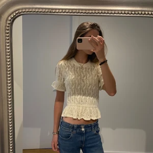 Virkad topp - Säljer denna supersöta virkad toppen så fin nu är man är brun!! 🥰🥰