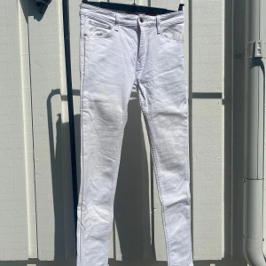 Vita jeans - Vita jeans från Crocker i bra skick! Waist 29, Length 32