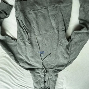Etudes hoodie - Storlek s  Helt ny