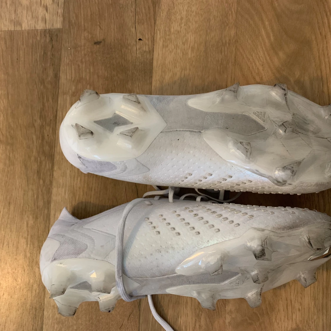 Fotbollsskor 42,5  - 90