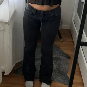 Lager 157 jeans - Säljer dessa låga bootcut jeans från lager 157 då de är för stora. I ”short” modellen och är 160cm för referens. 