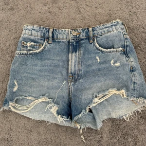 Jeans shorts - Jeans shorts från zara i fint skick!