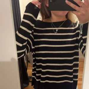 Randig finstickad tröja  - Bra skick