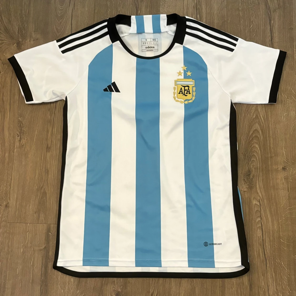 Vit och blå fotbollströja från Adidas