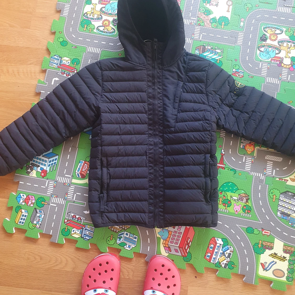 Tja jag säljer min Stone Island junior puffer jacka - 90