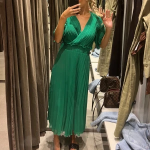 Klänning - Klänning från zara i storlek xs. Aldrig använd