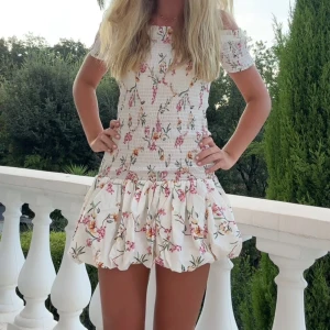 Hm smockad klänning - Prislapp kvar helt ny❤️