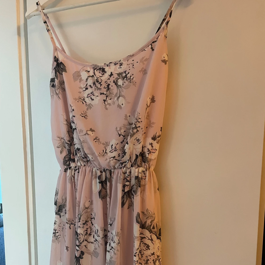 Blommig klänning  - 90