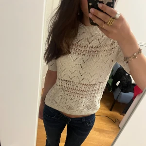 Stickad tröja - Säljer nu min stickade tröja med fint mönster från zara i storlek S💓fint skick!