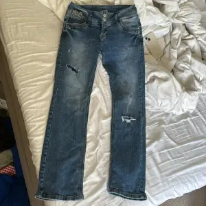 Helt nya jeans från Ltb som endast är provade på men men va inte nöjd hur det formades på mig💙 W28 L30