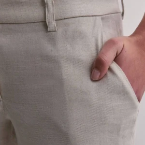 Linnebyxor - Linnebyxor från Nelly, jätte fina lågmidjade! Säljer då de tyvärr inte passade mig!  Nypris - 499