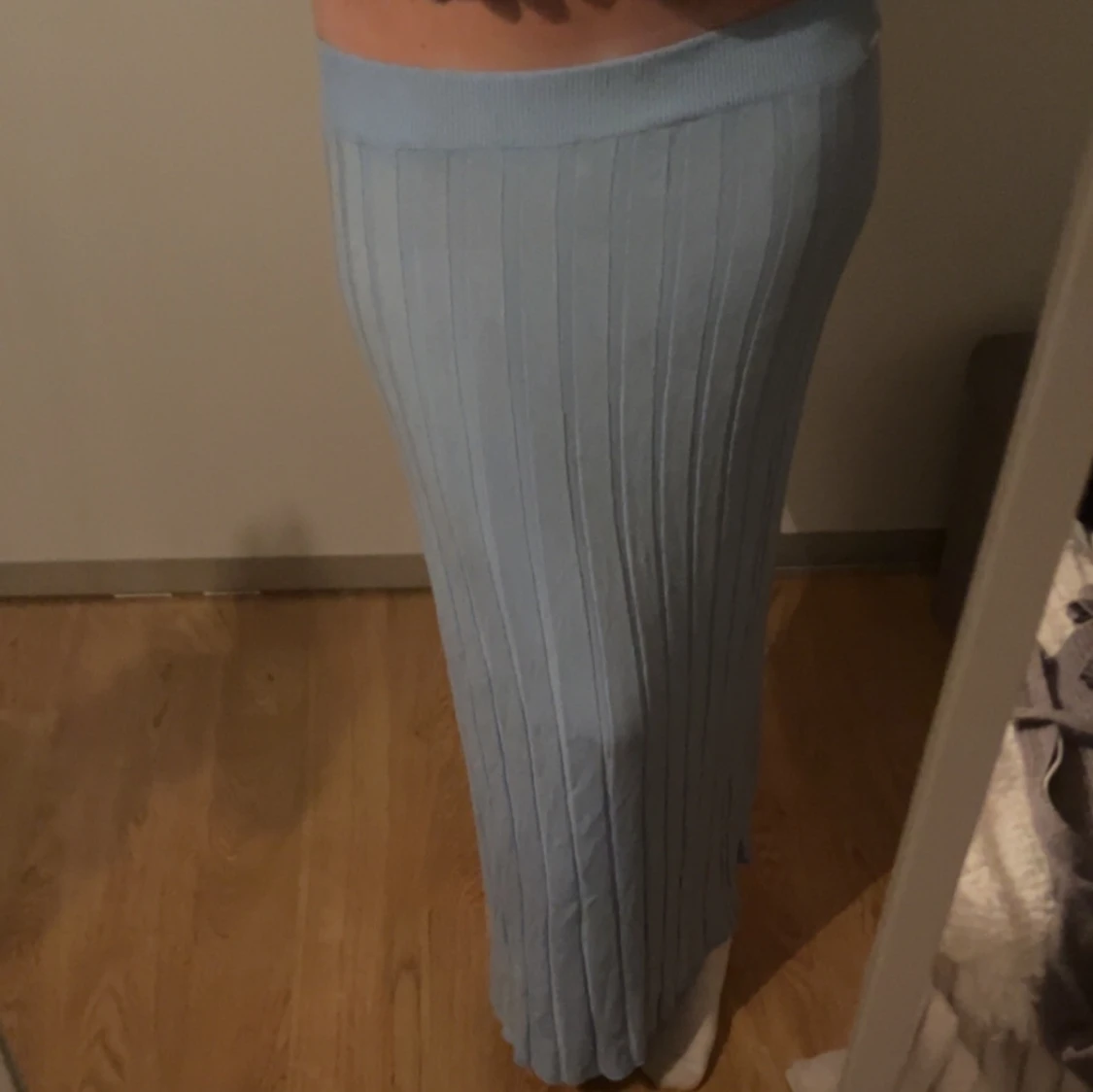 Ljusblå ribbad långkjol - 90