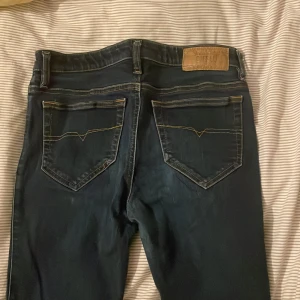Jättesnygga diesel jeans  - Skinny diesel jeans mörkblåa i jättebra skick. Använd ett fåtal gånger utan defekter 🩷