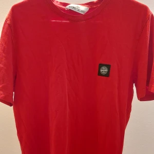 Stone Island t-shirt - Säljer denna Stone Island t-shirt då den aldrig kommer till användning🫶🏼