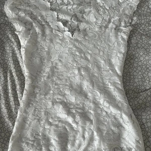 Spetstopp  - Jättefin spetstopp som tyvärr inte kommer till användning! Storlek M men passar mig som annars bär XS/S!