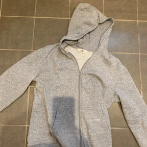 H&M - Jättefin H&M. Jag har använt bara 1 gång efter son den passade inte mig.