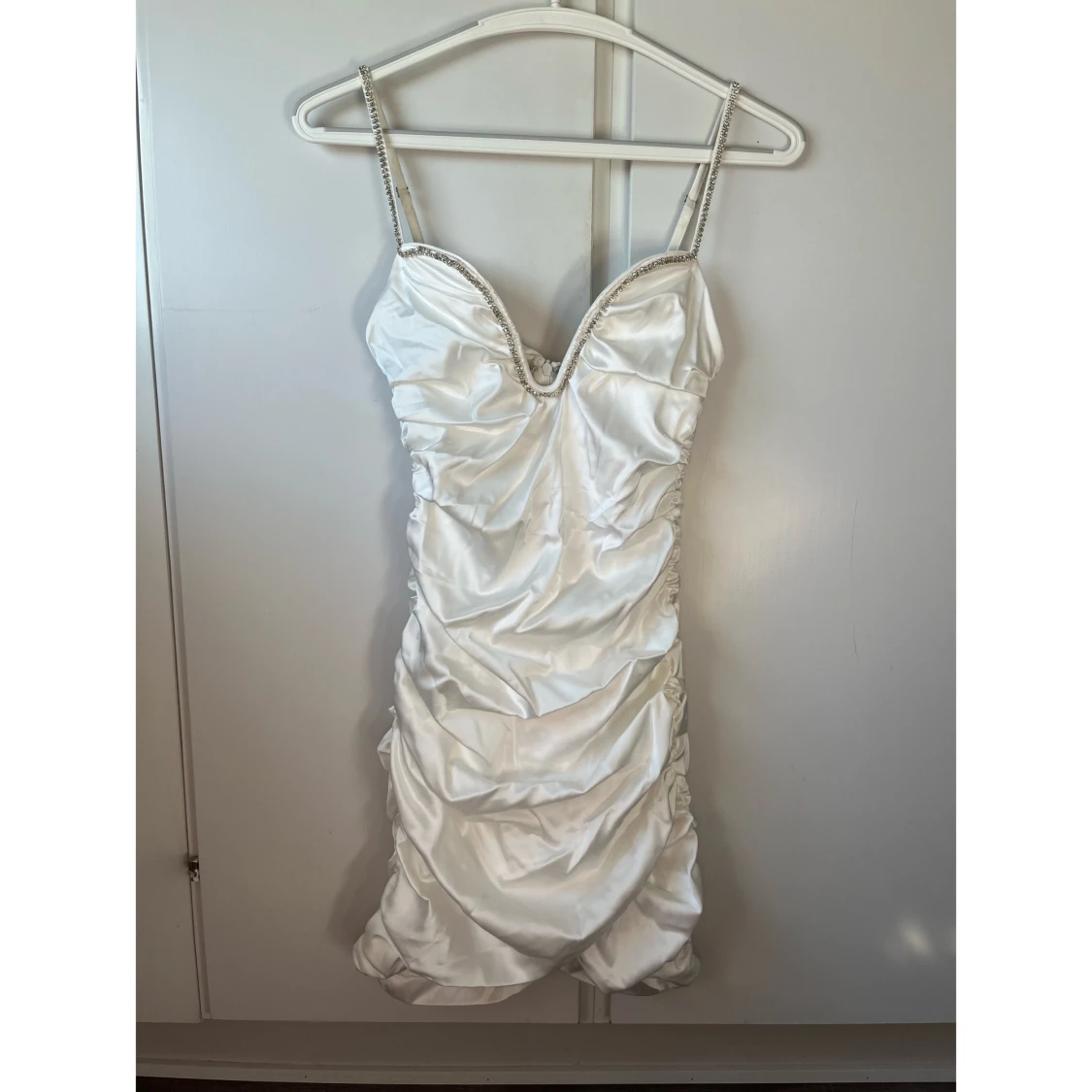 Vit klänning (prislappen kvar!)  - 90