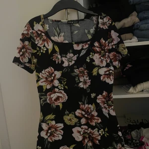 Sommar klänning  - Lång sommar klänning. St s