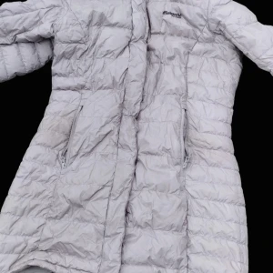 Bergans of Norway parkas  - En silverfärgad parkas från Bergans of Norway i strl Medium,  passar storlek 38/40 är i fint skick. 