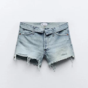 Zara jeans - nya zara jeans endast provat!💕 Säljer på grund av att de är för små!💕väldigt fint skick! Åris kan diskuteras vid snabb affär❤️