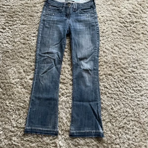 Lågmidjade jenas - Så fina lågmidjade jenas som är för korta på mig💞💞