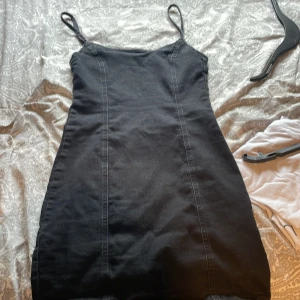 jeans klänning  - Jeans klänning, aldrig använd