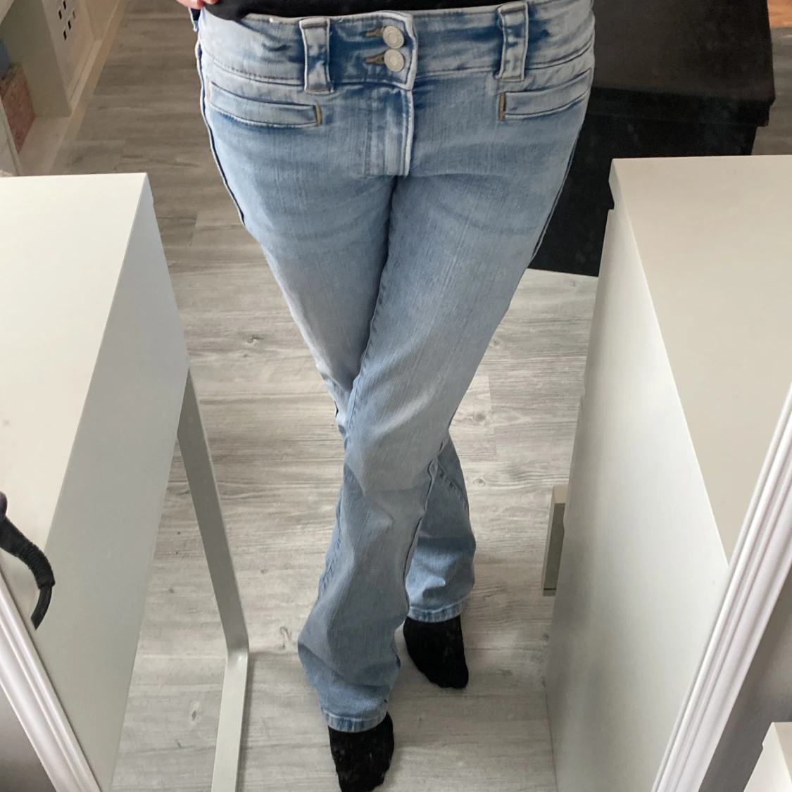 Jag säljer ett  par super snygga jeans från hm i storlek 170(14Y+)