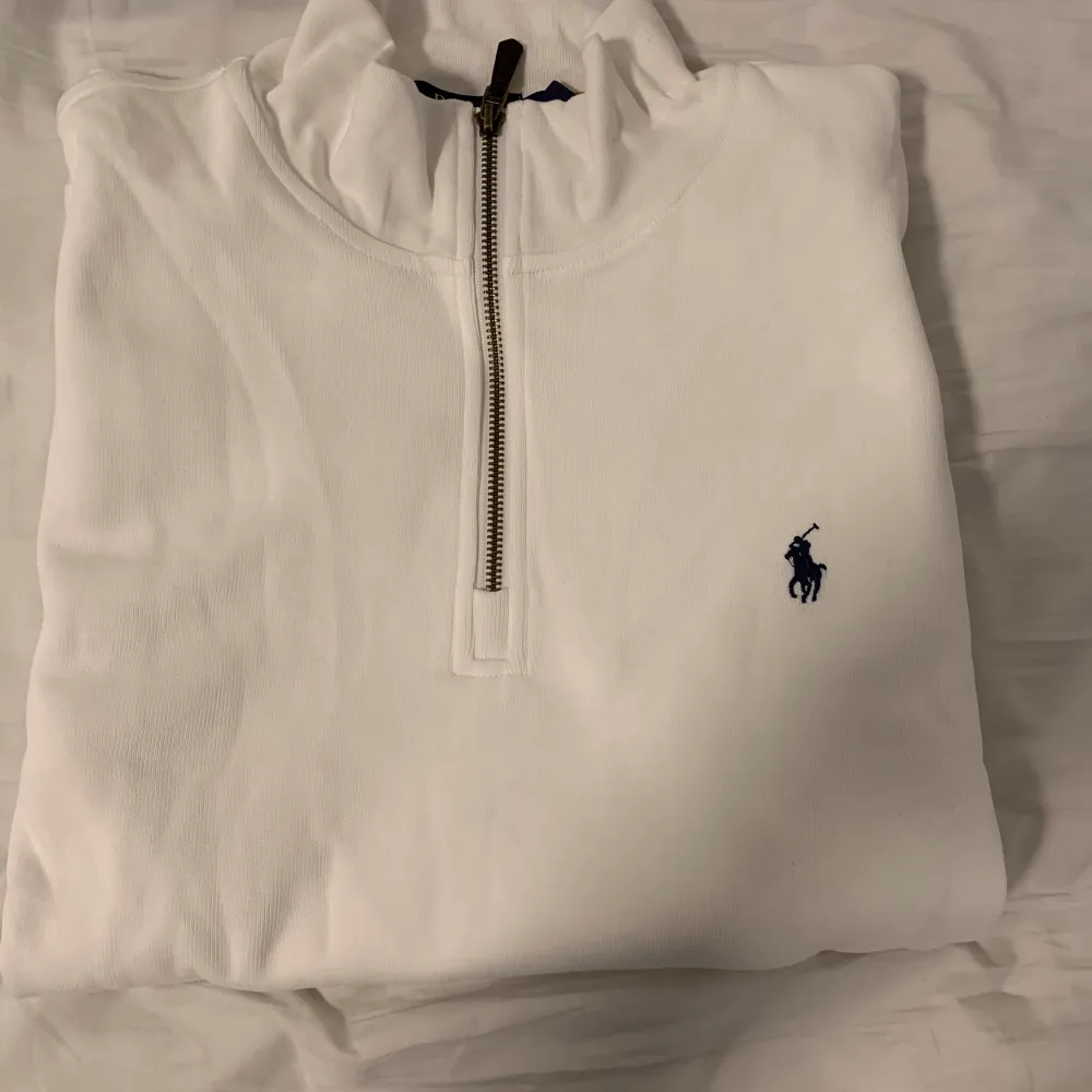 Color: white Size: L works if you are XL too (little bit big) Care label: Not recommended to machine wash if, (hand wash it). The material is really sensitive.  Comes with tags and the bag (Polo ralph lauren). Hoodies.