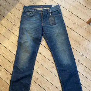 Helt nya snygga gant jeans i regular fit, nypris 1200 kr, storlek 34/34