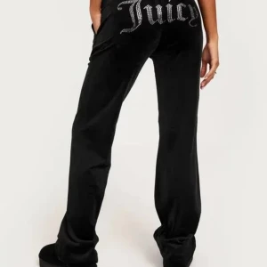 Svarta juicy byxor.  - Säljer mina svarta juicy byxor😍. Använde bara en gång på grund dem var för stora på mig. Dem är i storlek S. Kan skicka fler bilder om man frågar. Kan diskutera pris. 