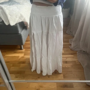 Långkjol - Långkjol med slit💗 Använd ett fåtal gånger, inga defekter. 😊 