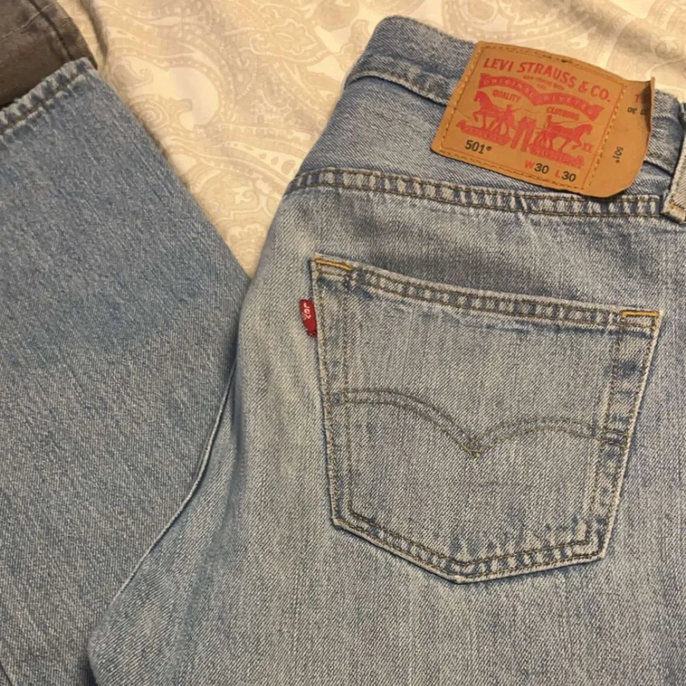 Blås levis jeans storlek w30 L30. Raka, 501. Äkta . Jeans & Byxor.