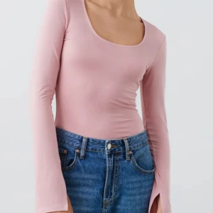 Gina jersey topp - Kommer inte till användning längre och använd 1-2 gånger så fint skick. Slutsåld på hemsidan💕