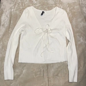 Kofta - Tunn kofta, testad och tvättad men aldrig använd 🤍