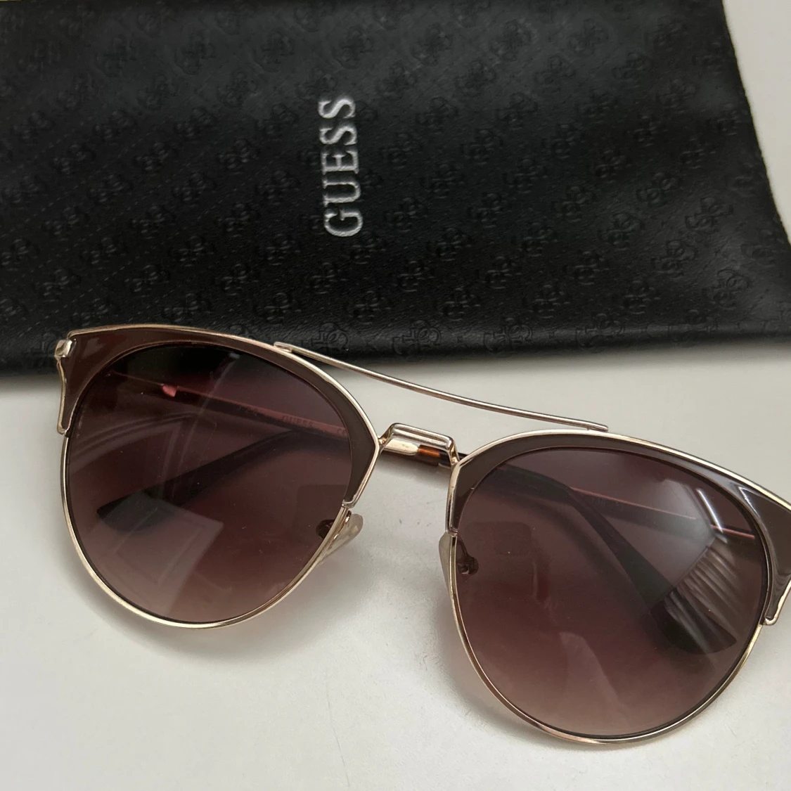 Guess solglasögon