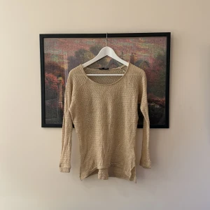 Beige tröja  - Beige, skön tröja från BIKBOK i storlek XS. 🌸