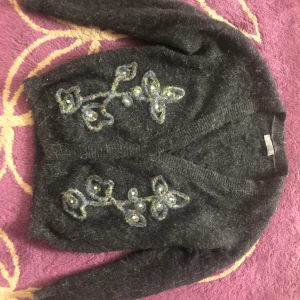 Tjocktröjor  - Olika tjock tröjor i bra kvalitet. Skriv för mer bilder och detaljer🌞