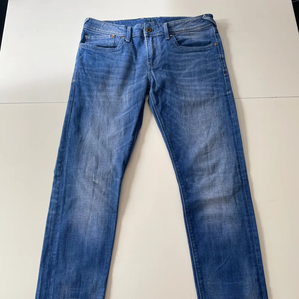 Säljer dessa snygga blåa pepe jeans för endast 299! Storlek: 32/32. Jeans & Byxor.