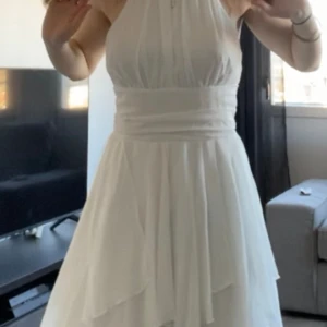 Studentklänning  - Säljer då jag inte kunde skicka tillbaka längre