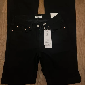 Ginatricot low waist bootcut jeans - helt nya!