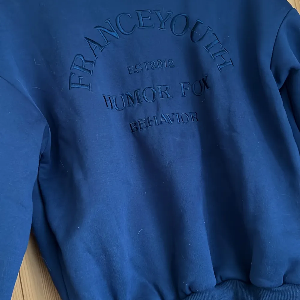 Marinblå sweatshirt 💙aldrig använd! . Tröjor & Koftor.