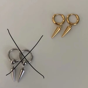 Örhängen  - Jätte fina nit örhängen, aldrig använda och inga skador eller liknande 💕ett par kostar 49kr 🫶(#73) DEM SILVRIGA ÄR KÖPTA MEN GULDIGA ÄR KVAR!!