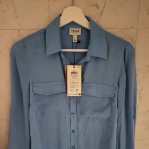 Skjorta stl S - Skjorta stl S. Oanvänd från Vero Moda. Nypris 380kr.