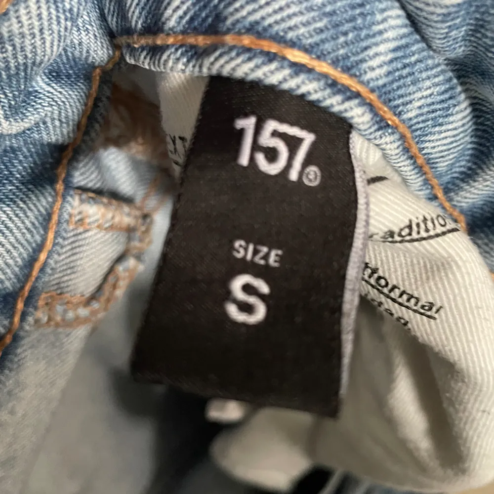 Säljer nu dessa snygga jeans från lager 157 då de inte kommer till användning. De är väldigt snygga och bekväma! Pris kan diskuteras . Jeans & Byxor.