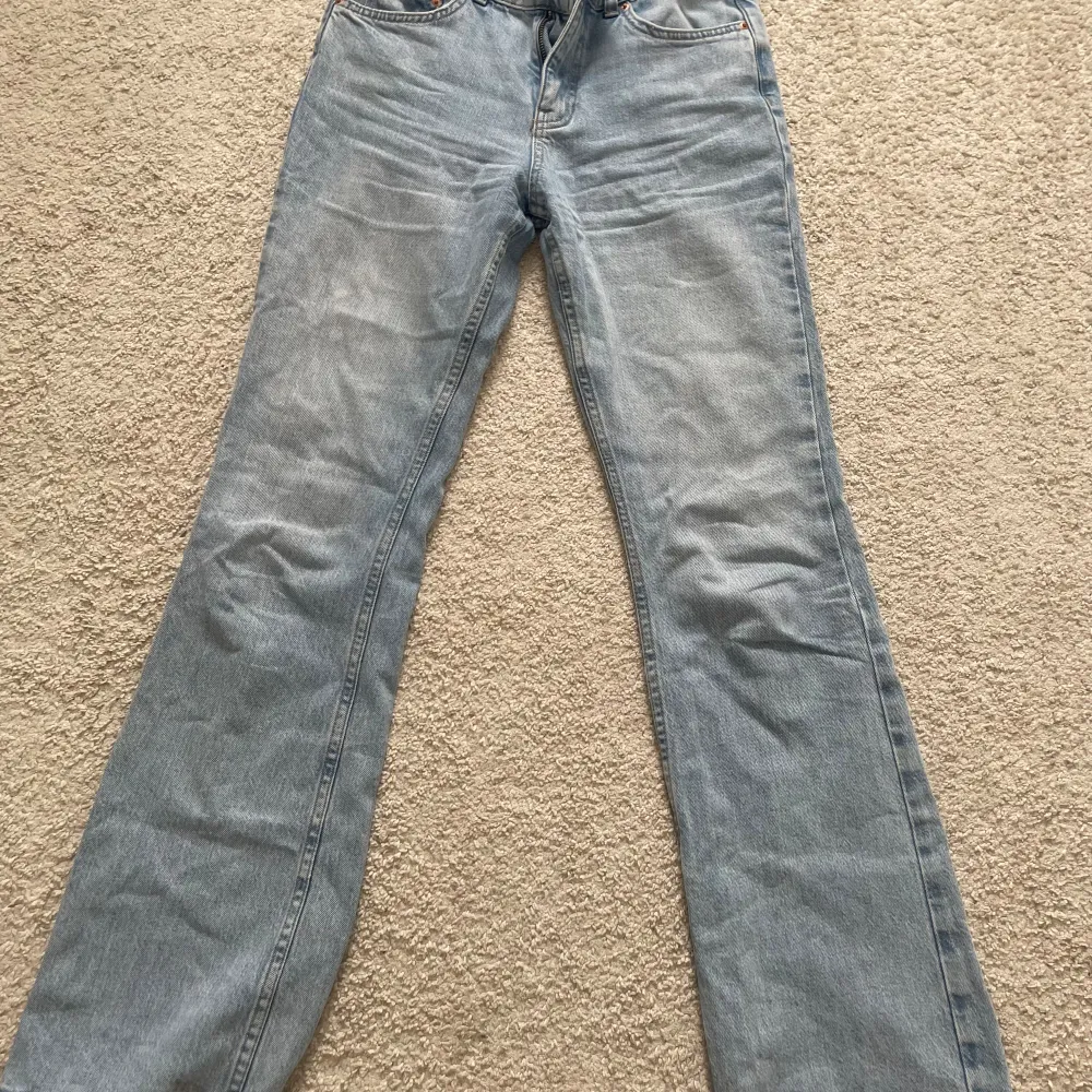 Ljusblåa Gina jeans full length Flare stl 36 passar 170 och längre bra, inte mycket använda 💞. Jeans & Byxor.